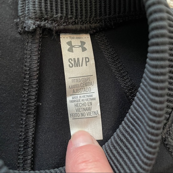 Under Armour Small Rehearsal Long Sleeve Crop Top - Picture 9 of 10